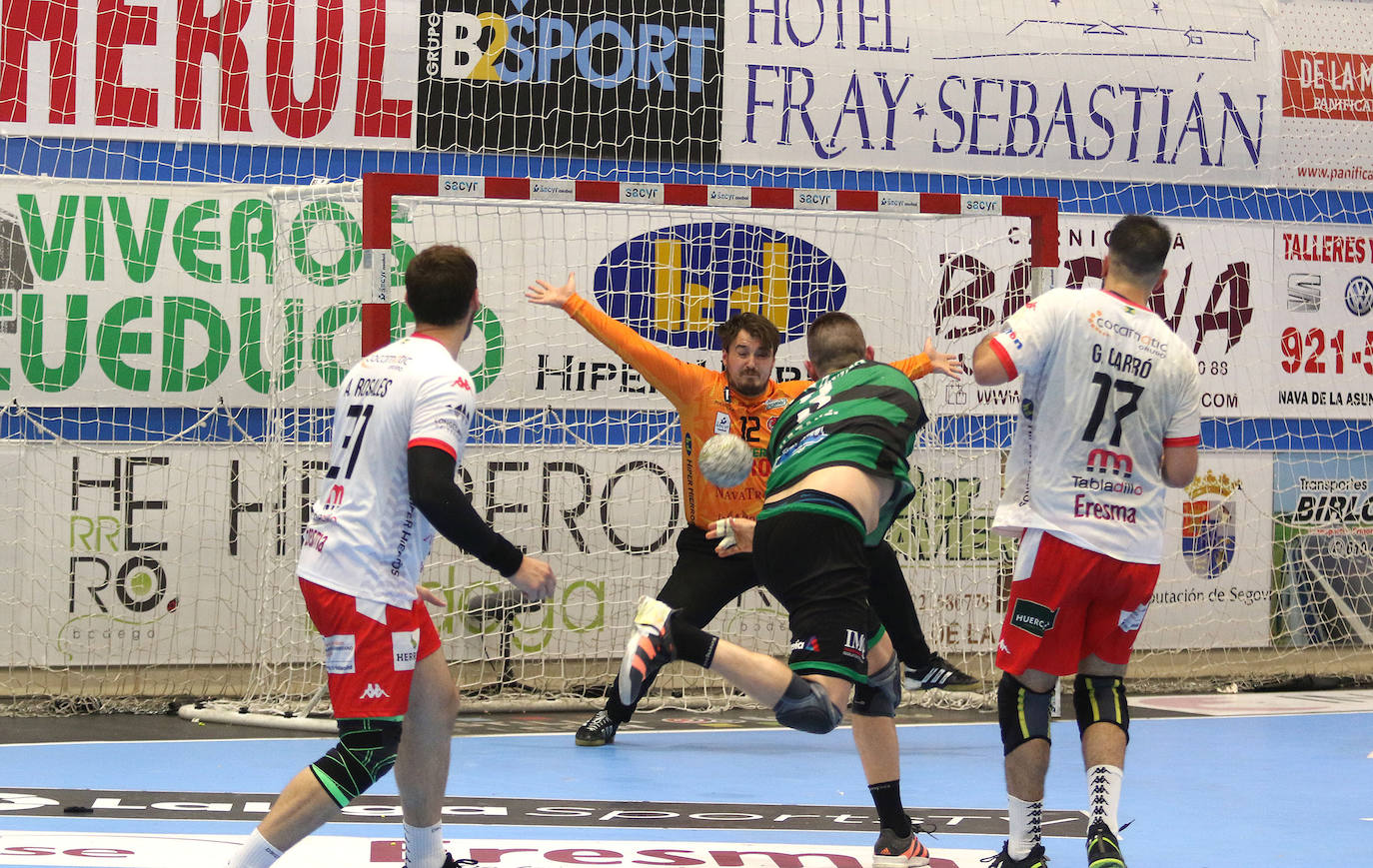 Derrota de Balonmano Nava ante Anaitasuna que le condena al descenso 