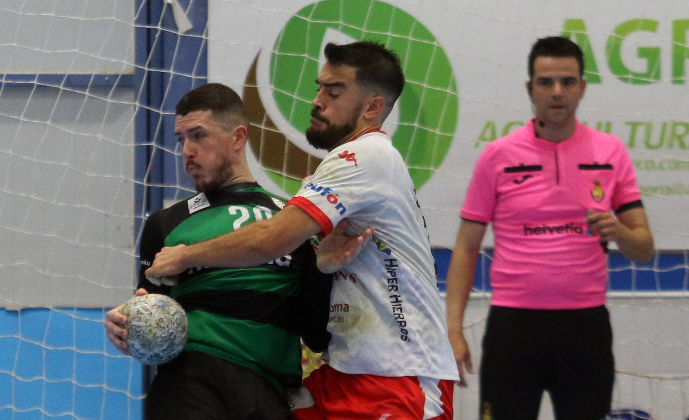 Derrota de Balonmano Nava ante Anaitasuna que le condena al descenso 