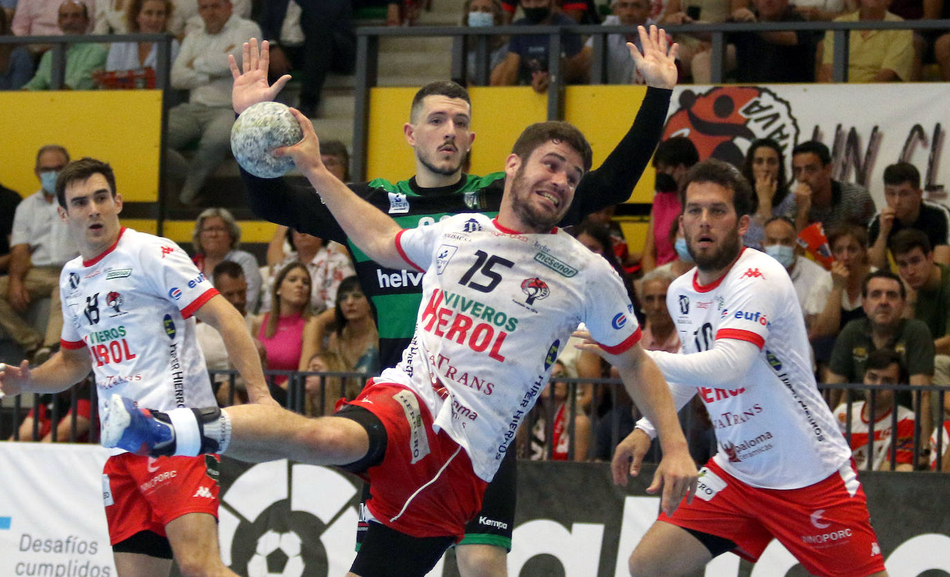 Derrota de Balonmano Nava ante Anaitasuna que le condena al descenso 