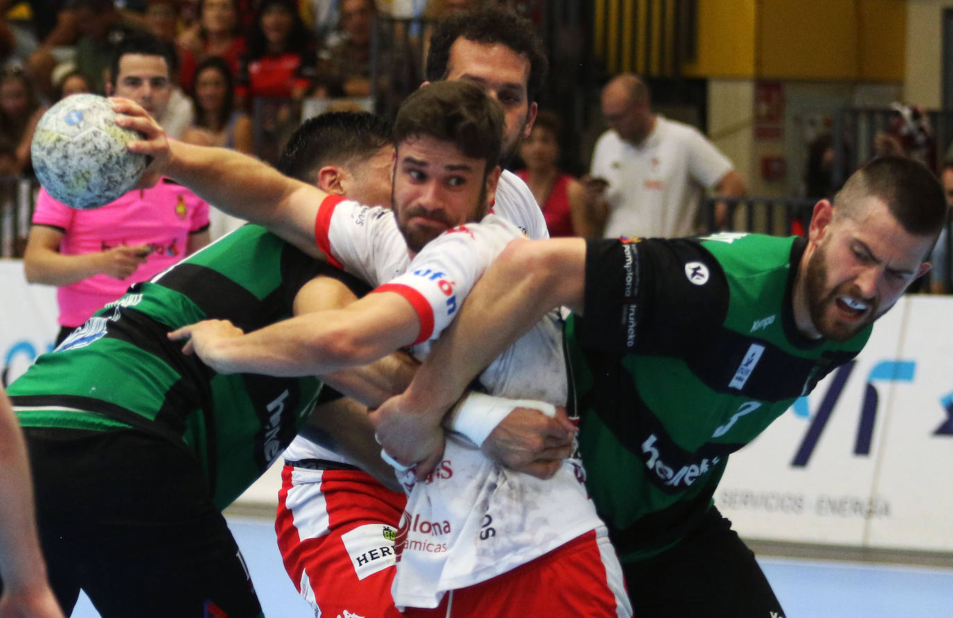 Derrota de Balonmano Nava ante Anaitasuna que le condena al descenso 