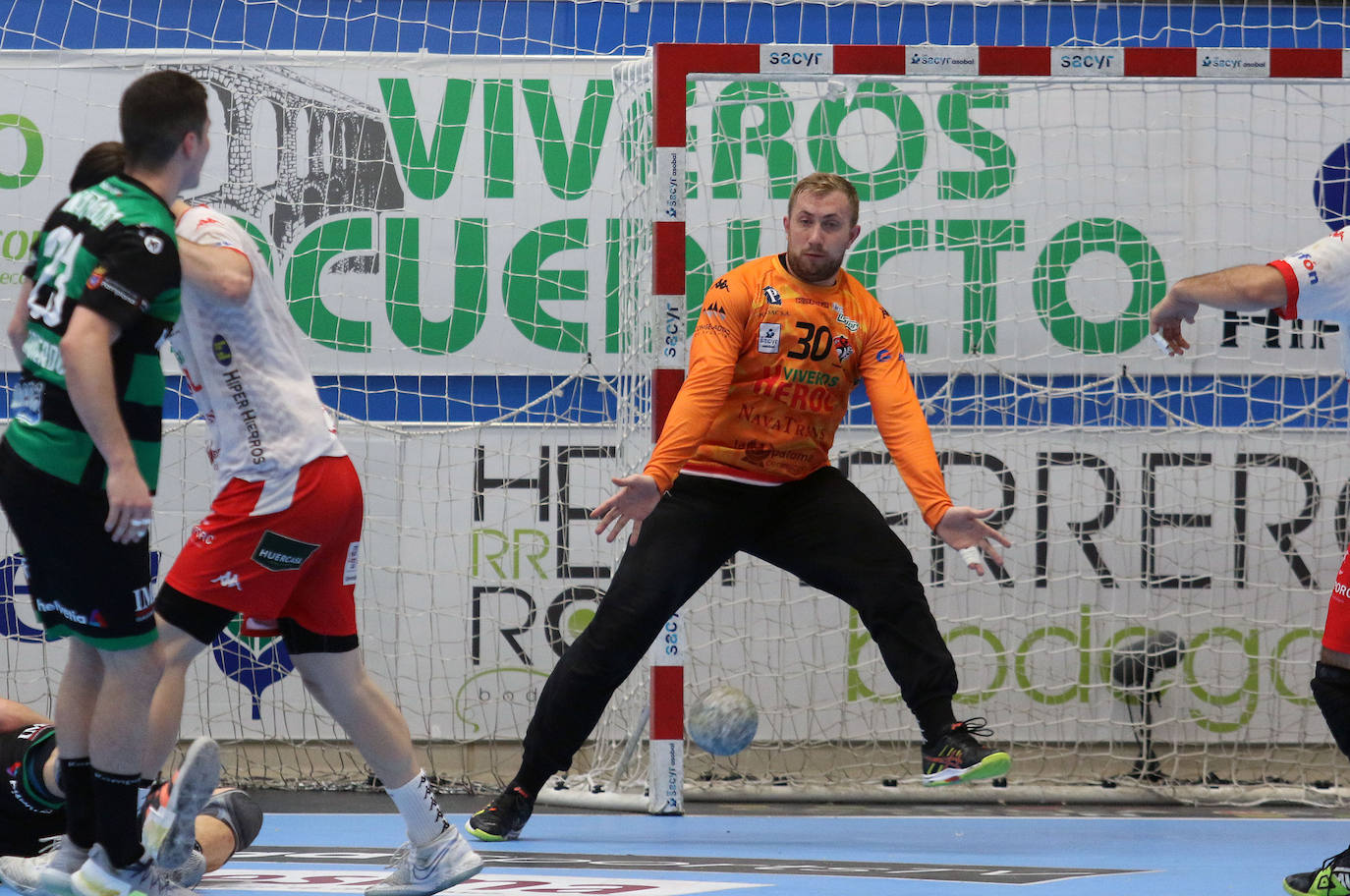 Derrota de Balonmano Nava ante Anaitasuna que le condena al descenso 