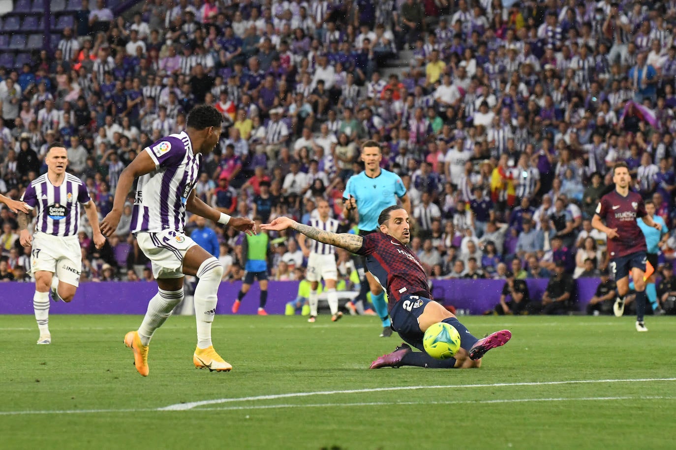 Real Valladolid 3-0 Huesca. 