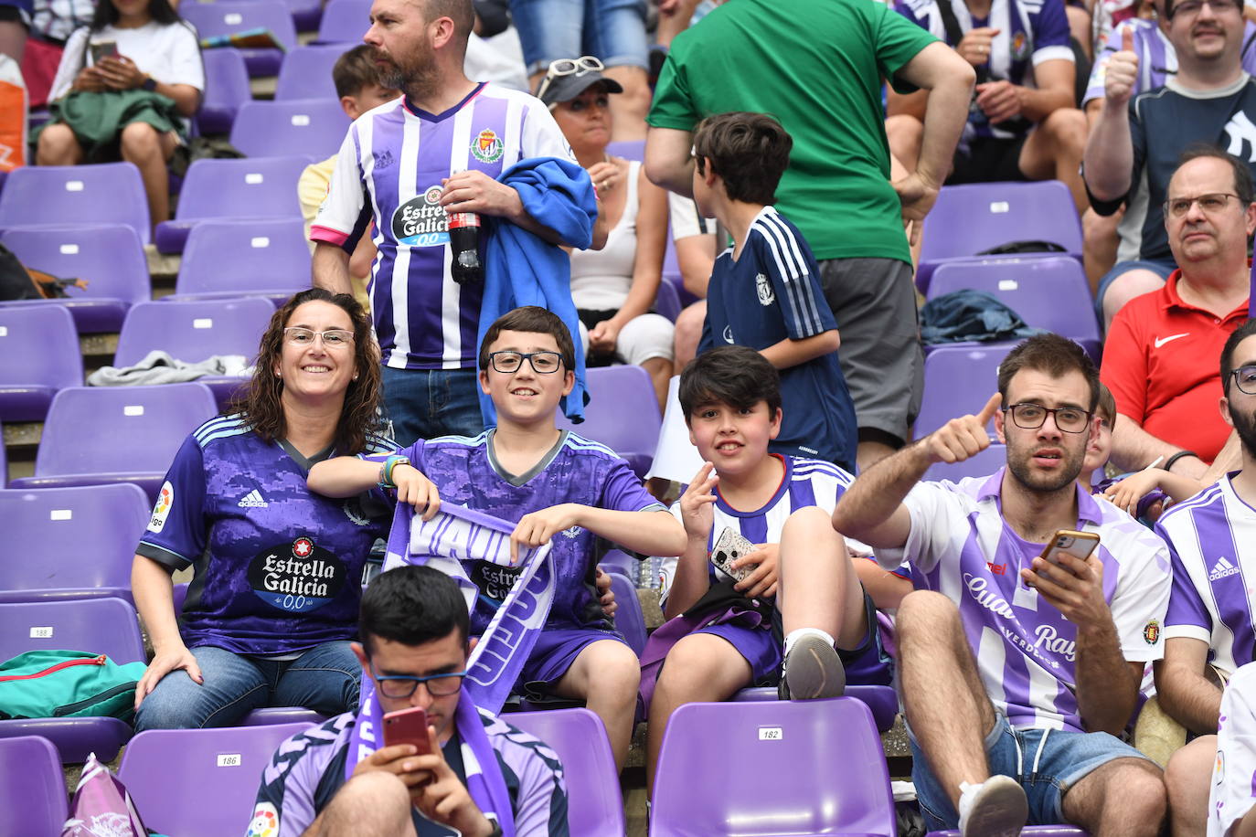 Fotos: Real Valladolid-Huesca. Búscate en la grada (1/8)