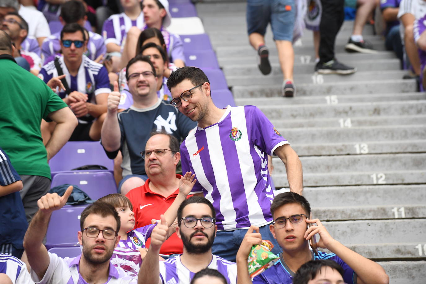 Fotos: Real Valladolid-Huesca. Búscate en la grada (1/8)