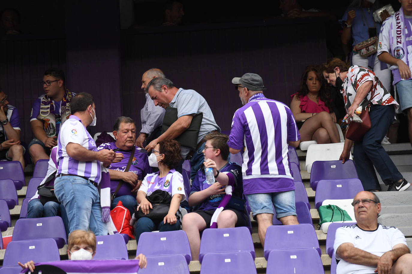 Fotos: Real Valladolid-Huesca. Búscate en la grada (4/8)