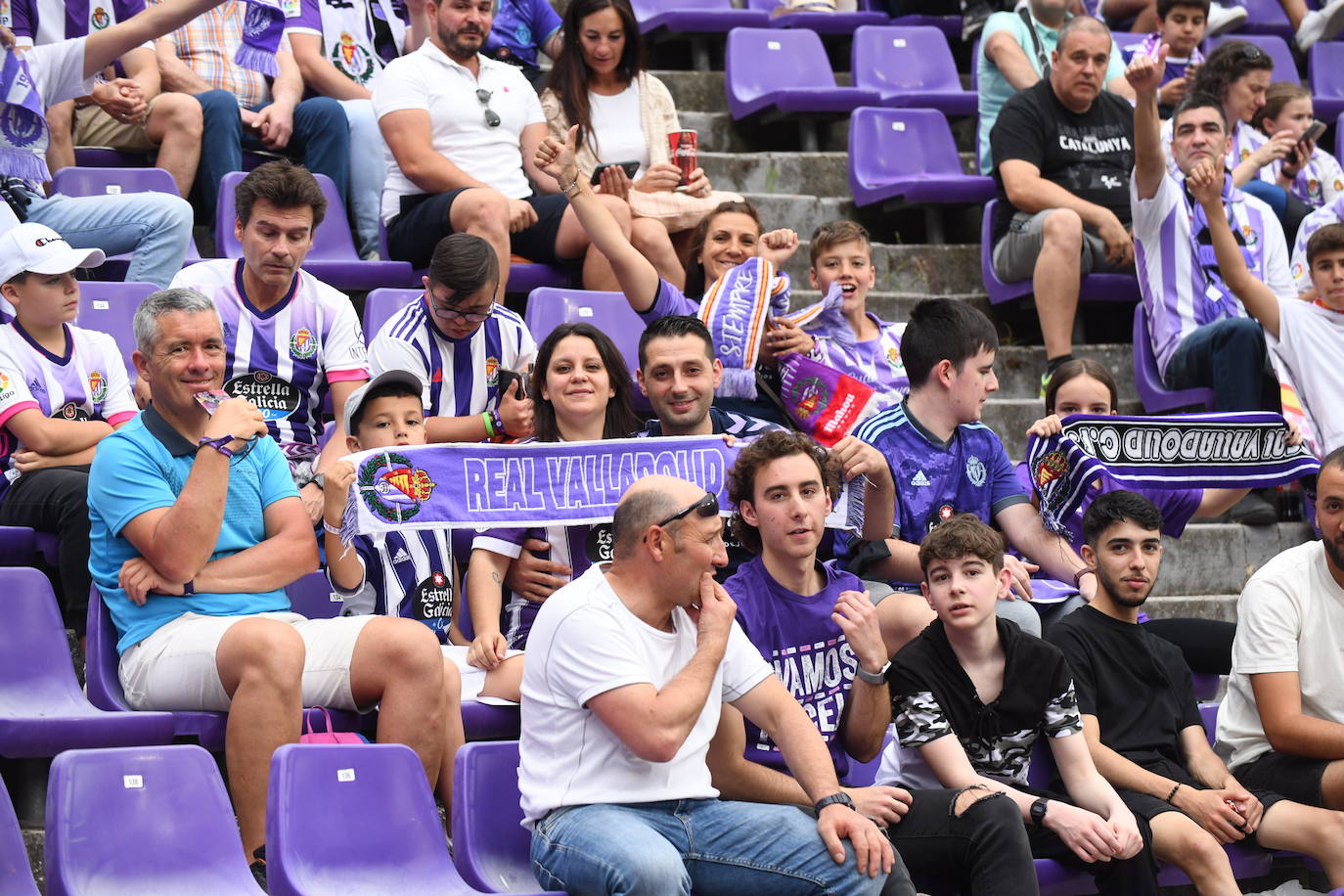 Fotos: Real Valladolid-Huesca. Búscate en la grada (5/8)