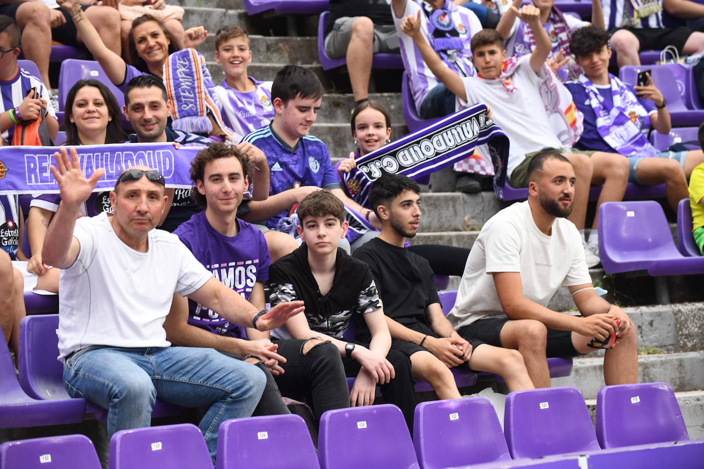 Fotos: Real Valladolid-Huesca. Búscate en la grada (5/8)