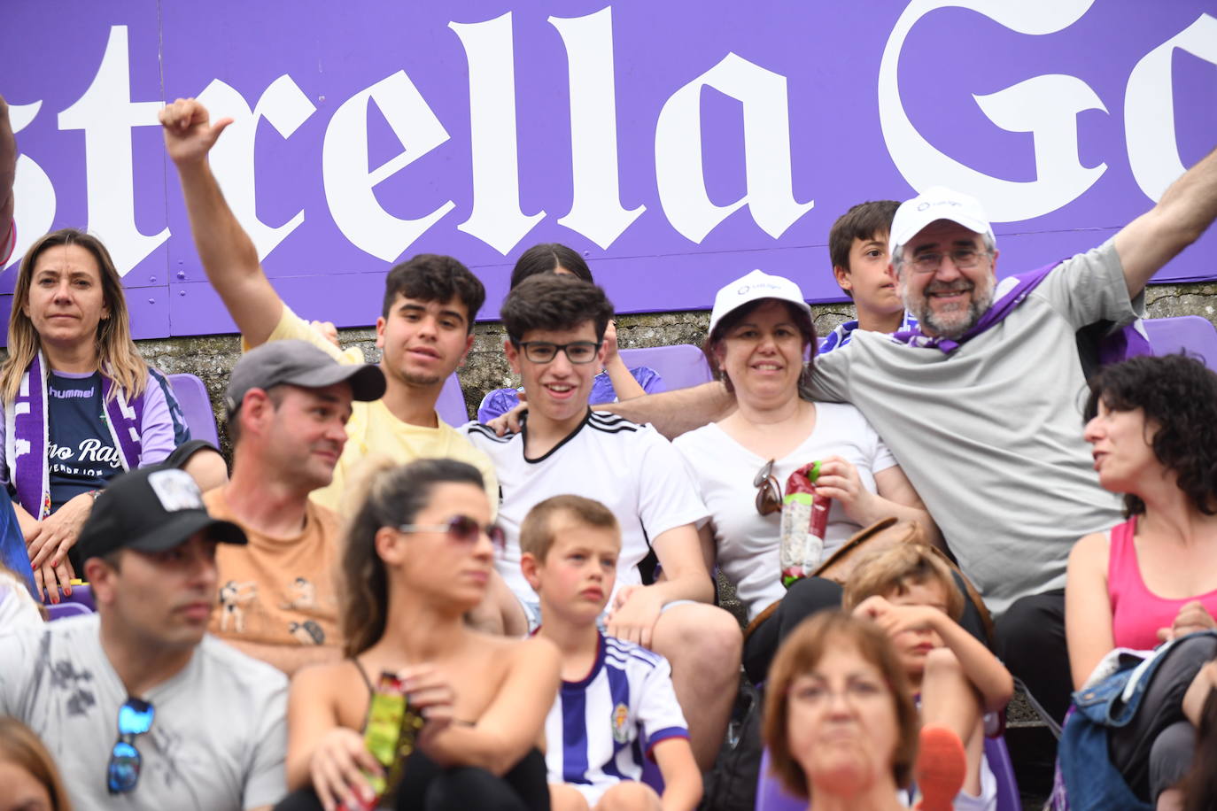 Fotos: Real Valladolid-Huesca. Búscate en la grada (5/8)