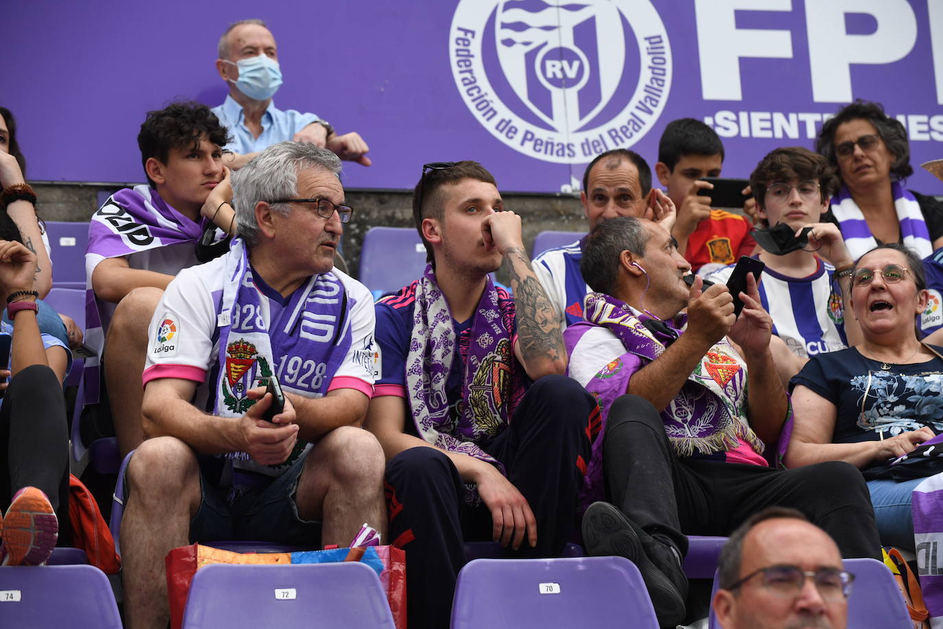 Fotos: Real Valladolid-Huesca. Búscate en la grada (7/8)