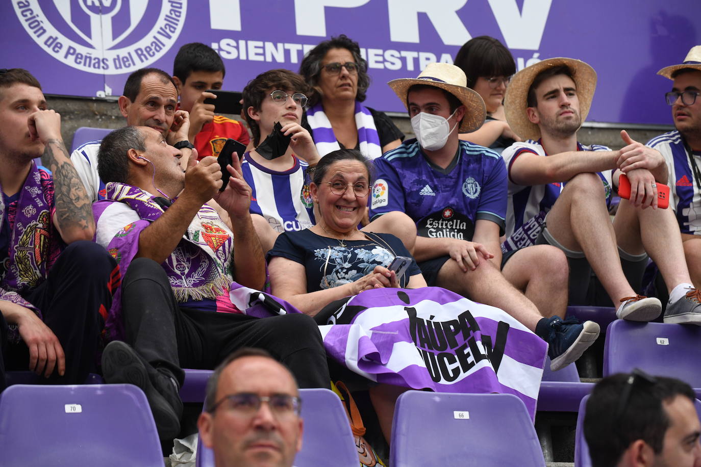 Fotos: Real Valladolid-Huesca. Búscate en la grada (7/8)