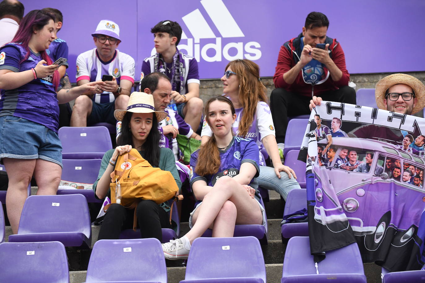 Fotos: Real Valladolid-Huesca. Búscate en la grada (7/8)