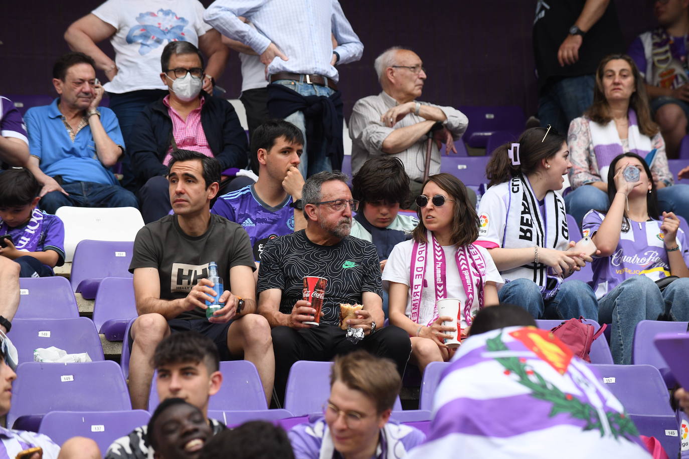 Fotos: Real Valladolid-Huesca. Búscate en la grada (7/8)