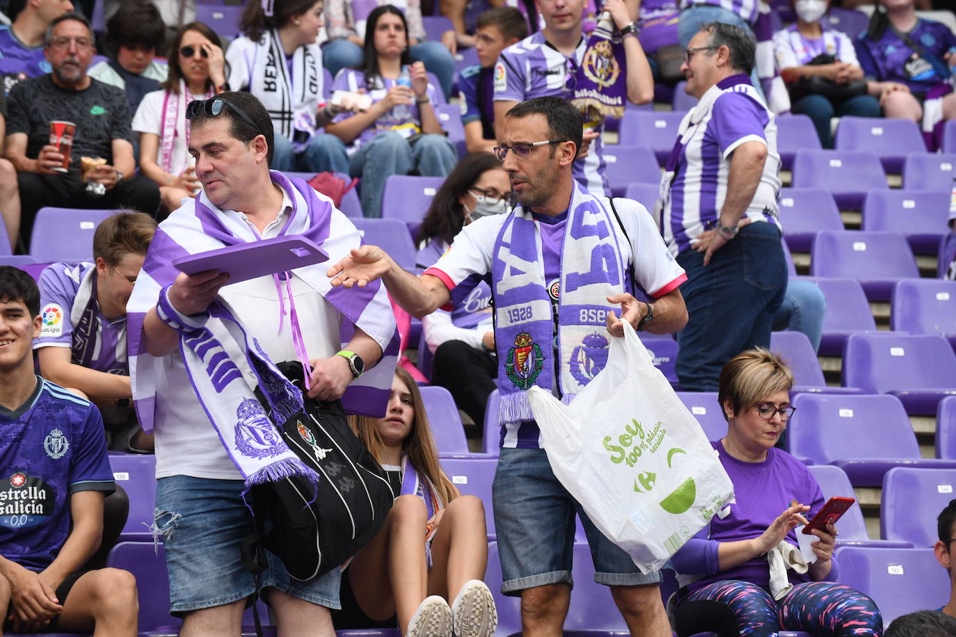 Fotos: Real Valladolid-Huesca. Búscate en la grada (7/8)