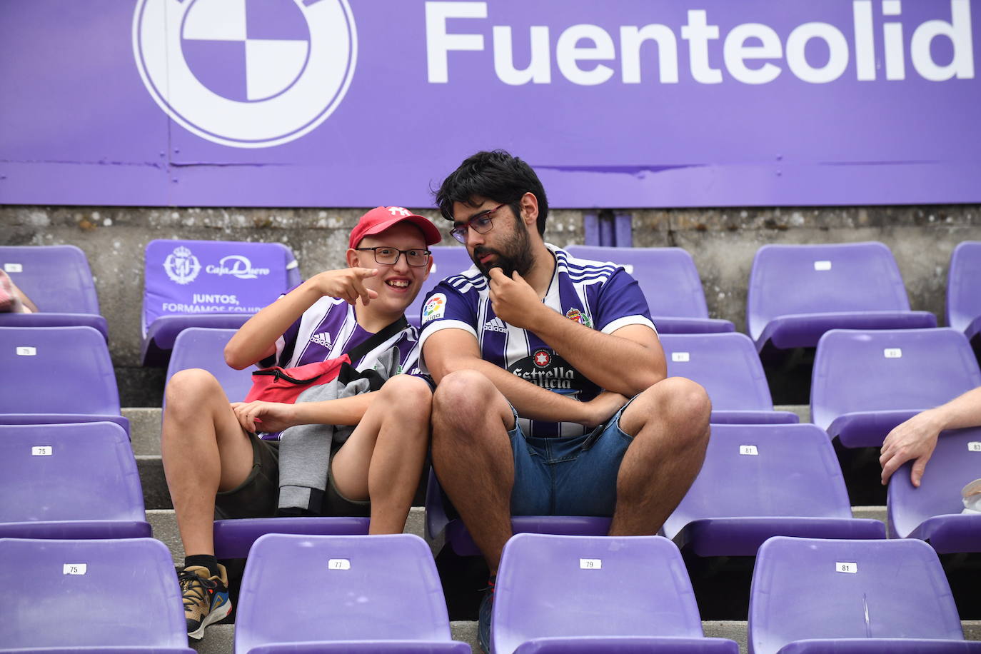 Fotos: Real Valladolid-Huesca. Búscate en la grada (7/8)