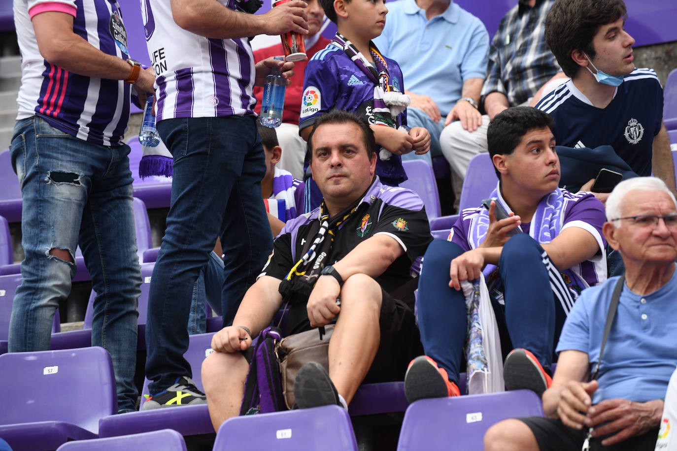 Fotos: Real Valladolid-Huesca. Búscate en la grada (1/8)