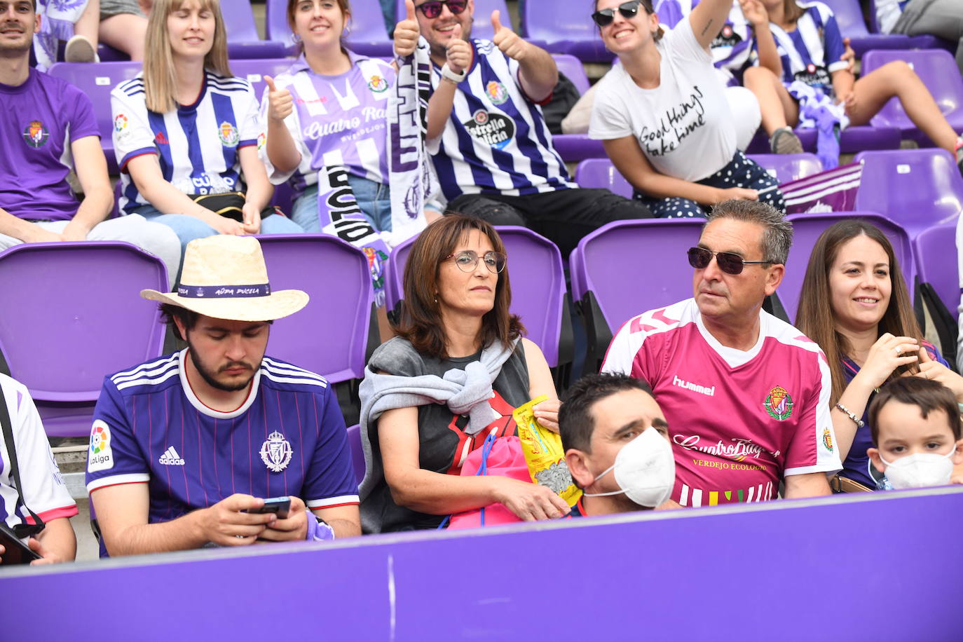 Fotos: Real Valladolid-Huesca. Búscate en la grada (1/8)