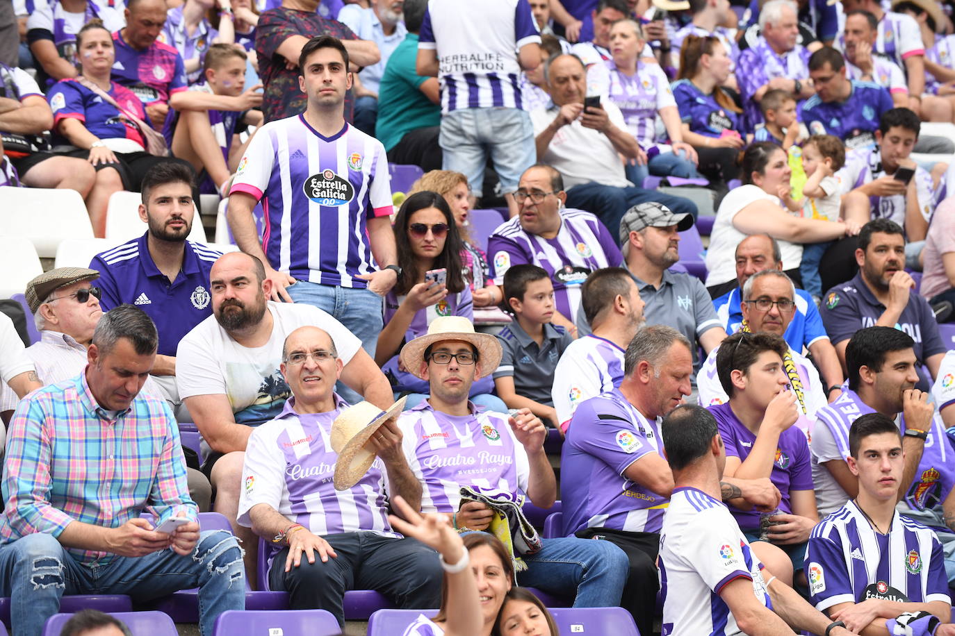 Fotos: Real Valladolid-Huesca. Búscate en la grada (1/8)