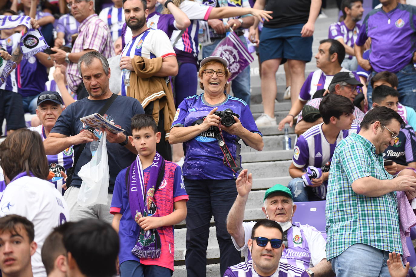 Fotos: Real Valladolid-Huesca. Búscate en la grada (1/8)