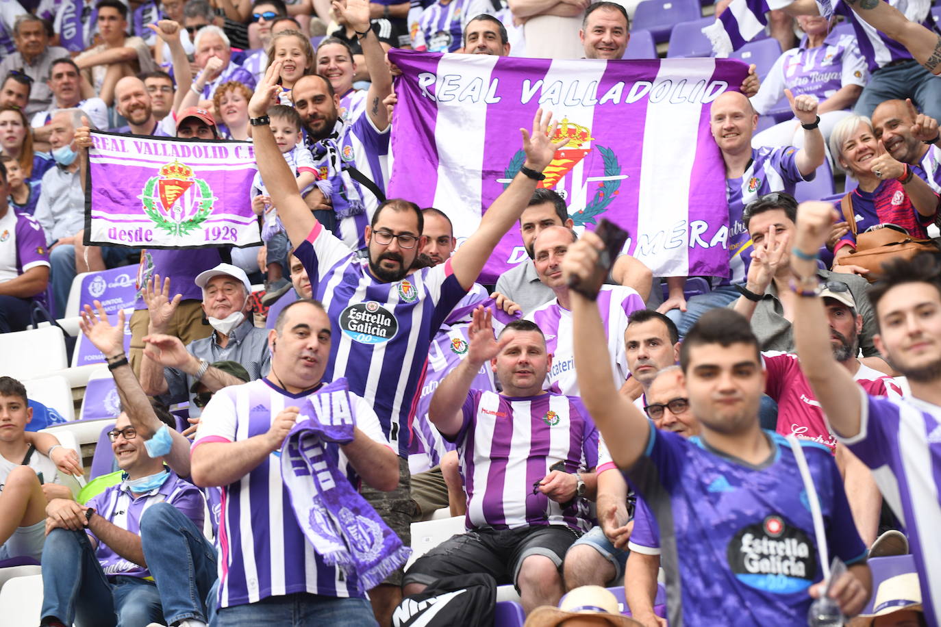 Fotos: Real Valladolid-Huesca. Búscate en la grada (1/8)