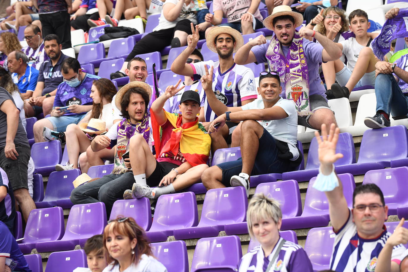 Fotos: Real Valladolid-Huesca. Búscate en la grada (1/8)