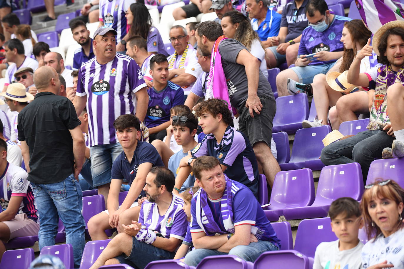 Fotos: Real Valladolid-Huesca. Búscate en la grada (1/8)