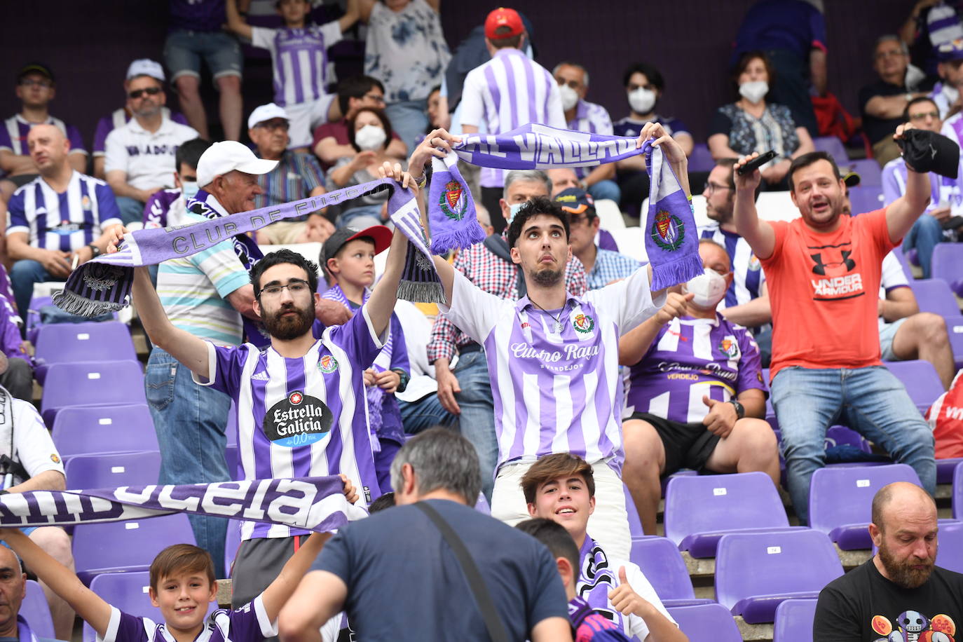 Fotos: Real Valladolid-Huesca. Búscate en la grada (1/8)