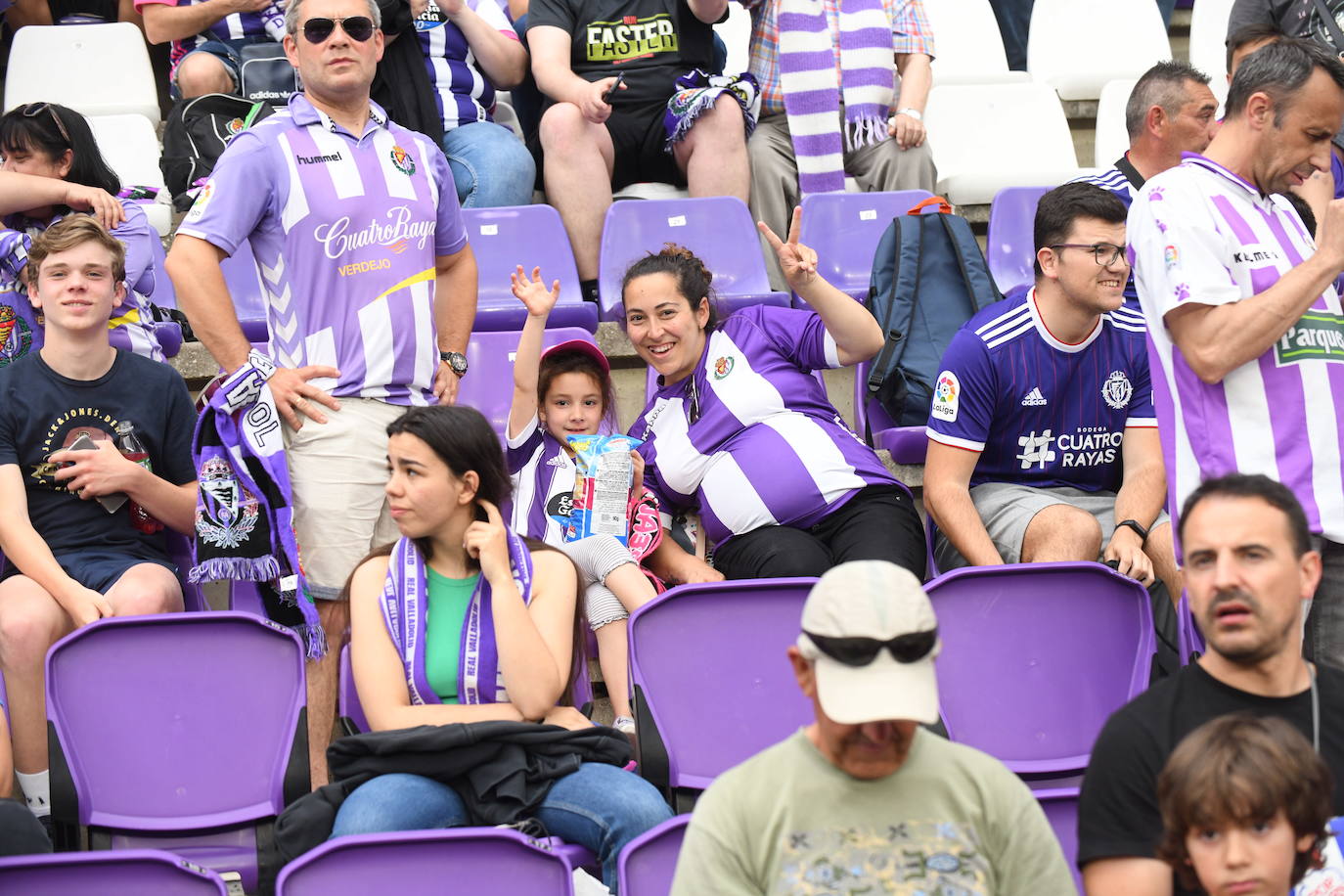 Fotos: Real Valladolid-Huesca. Búscate en la grada (1/8)