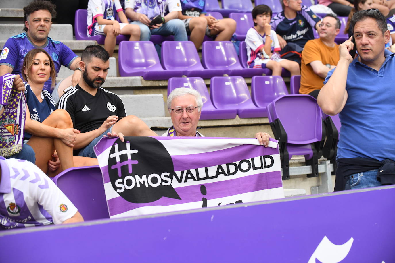 Fotos: Real Valladolid-Huesca. Búscate en la grada (3/8)