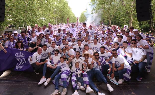 La Acera de Recoletos, celebrando el ascenso con el equipo.