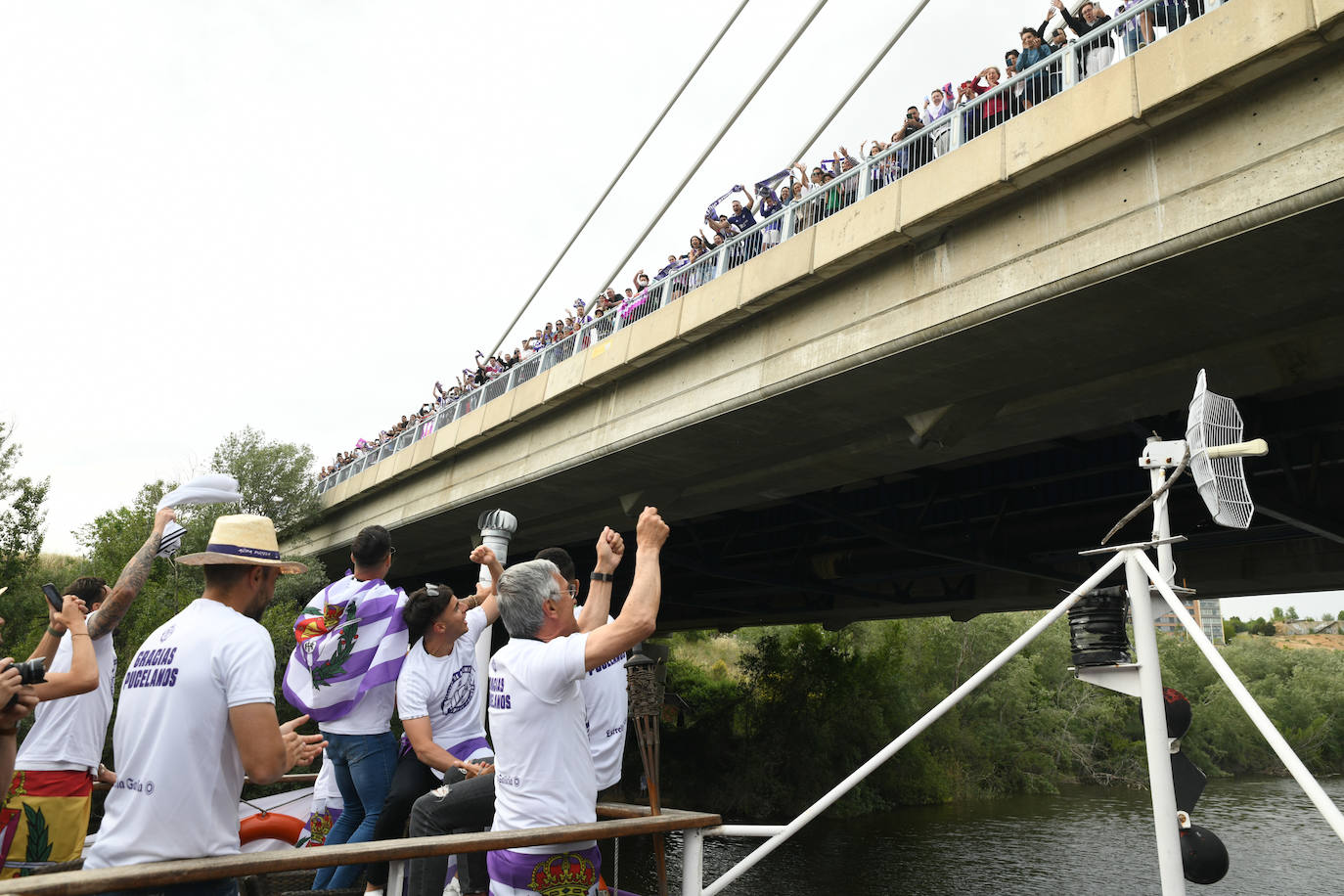 Fiesta del ascenso en La Leyenda del Pisuerga. 