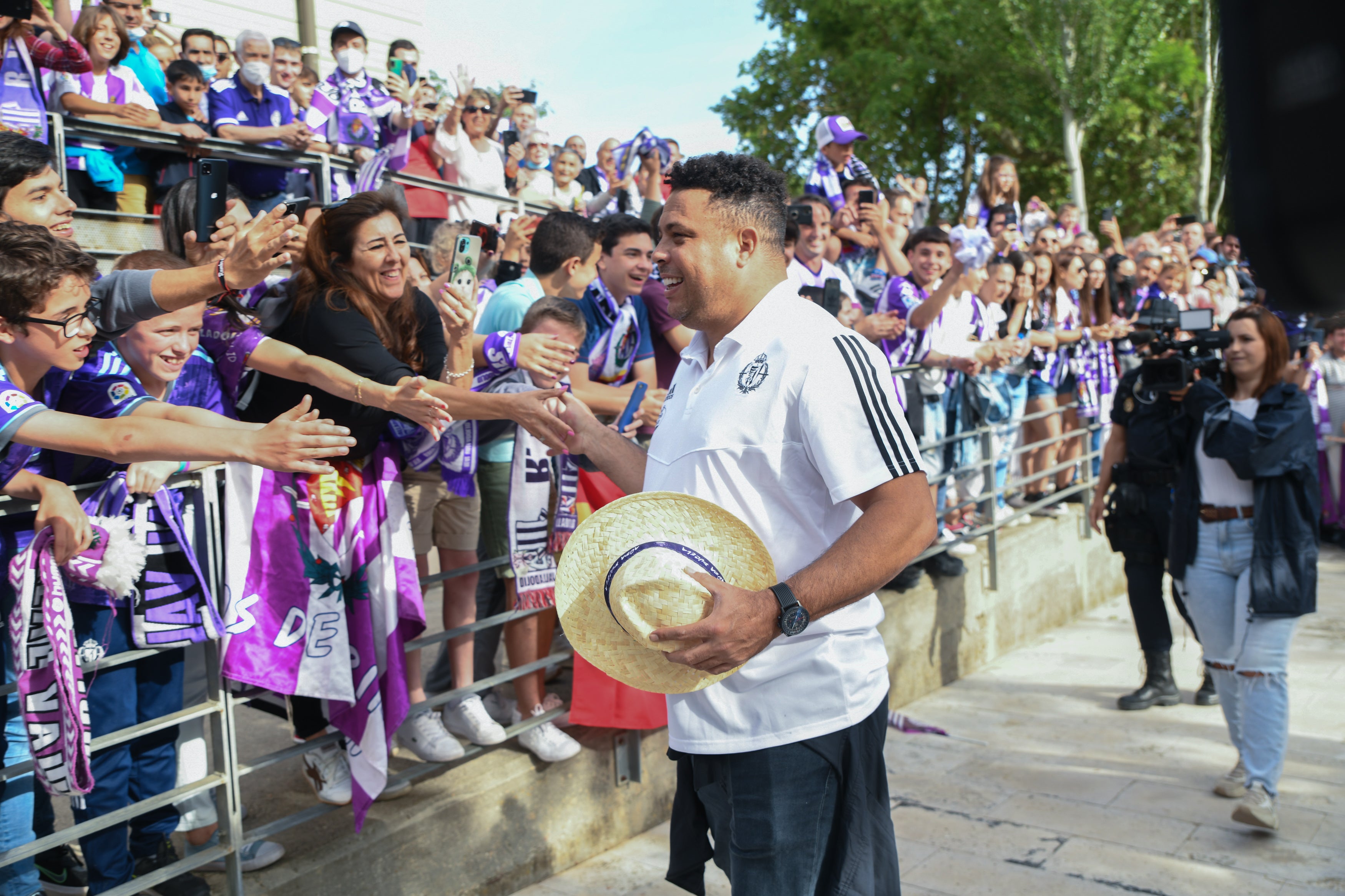 Fiesta del ascenso en La Leyenda del Pisuerga. 