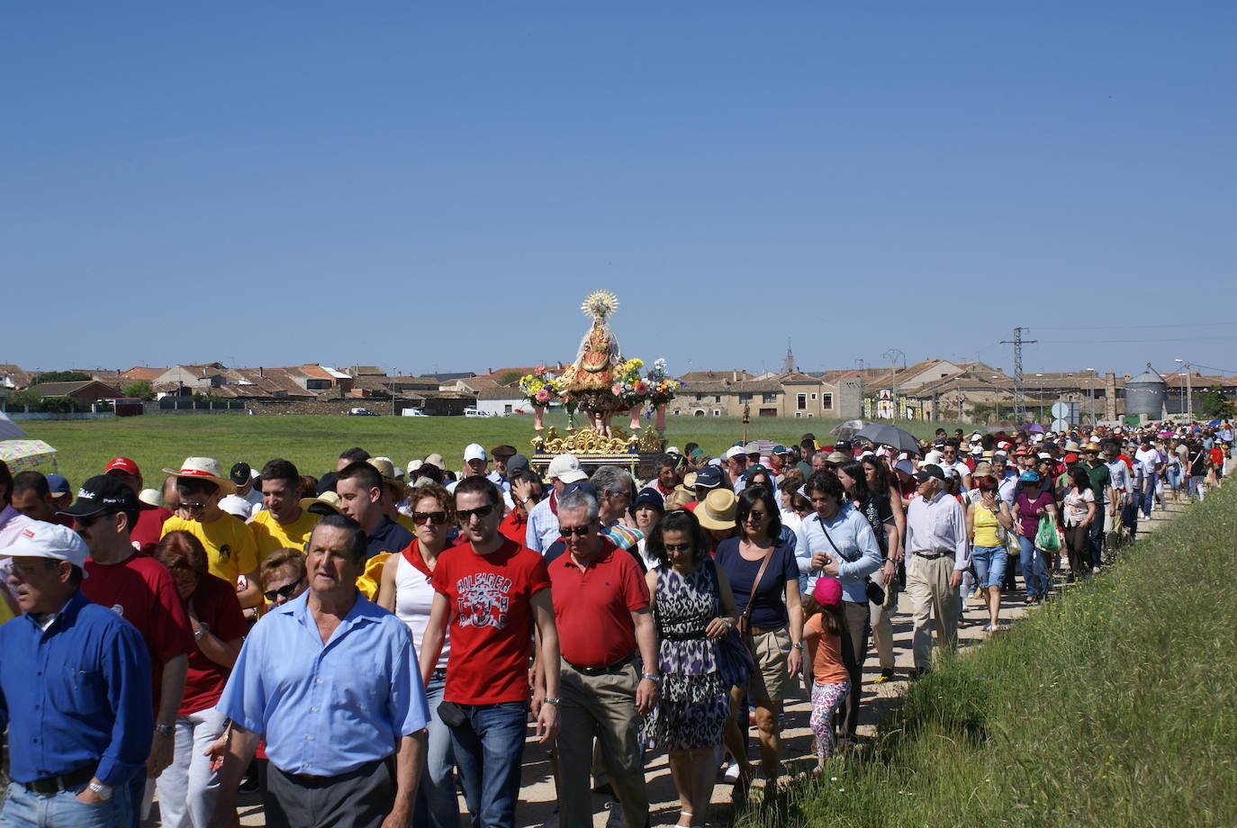 Subida de la Virgen del Castillo en su última edición.