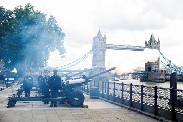 2 de junio | Salvas de ordenanza desde la Torre de Londres.