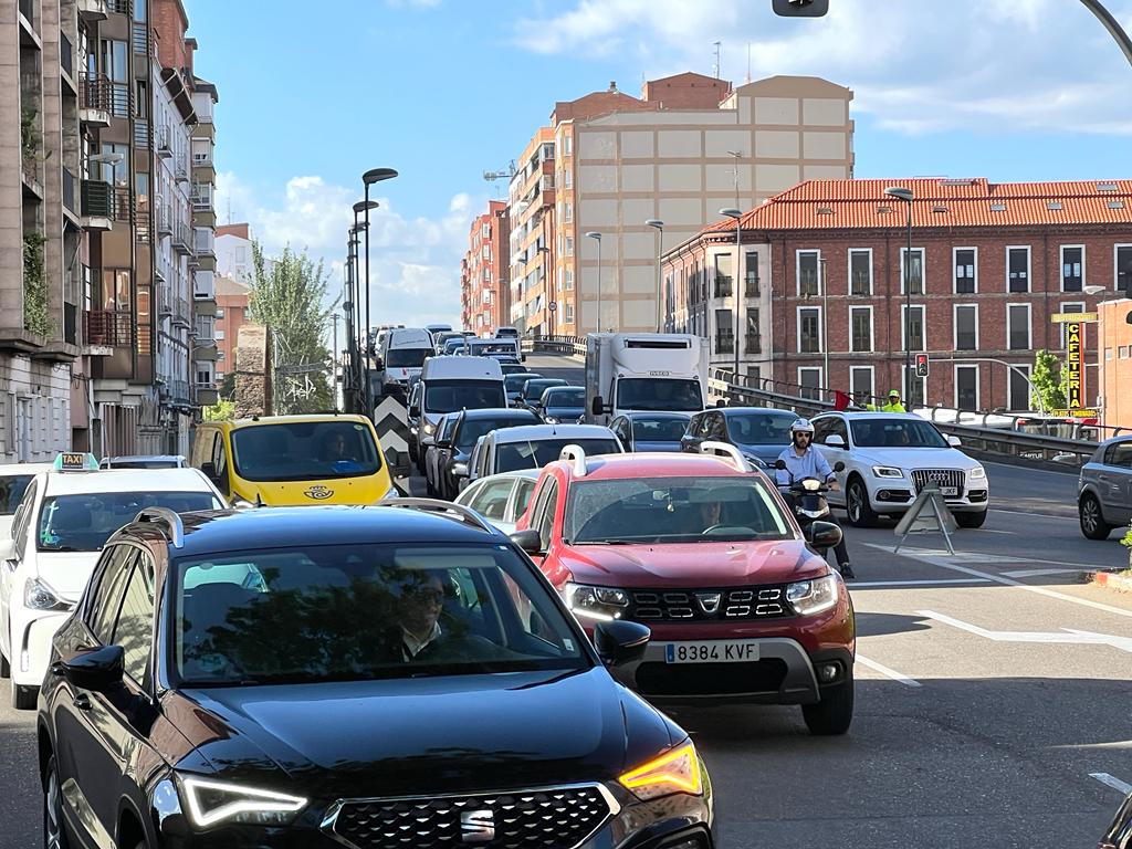 Fotos: Viernes de atascos en Valladolid por las obras