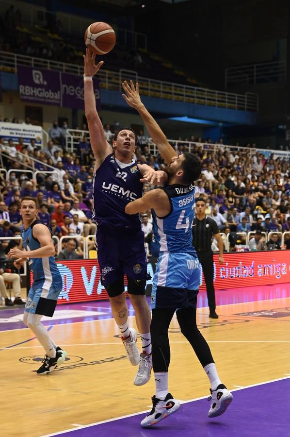 Fotos: Victoria del Real Valladolid Baloncesto ante el Estudiantes (67-54)