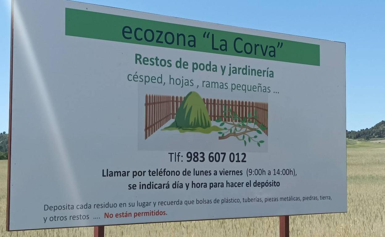 Cartel que anuncia la 'ecozona La Corva' de Mojados.