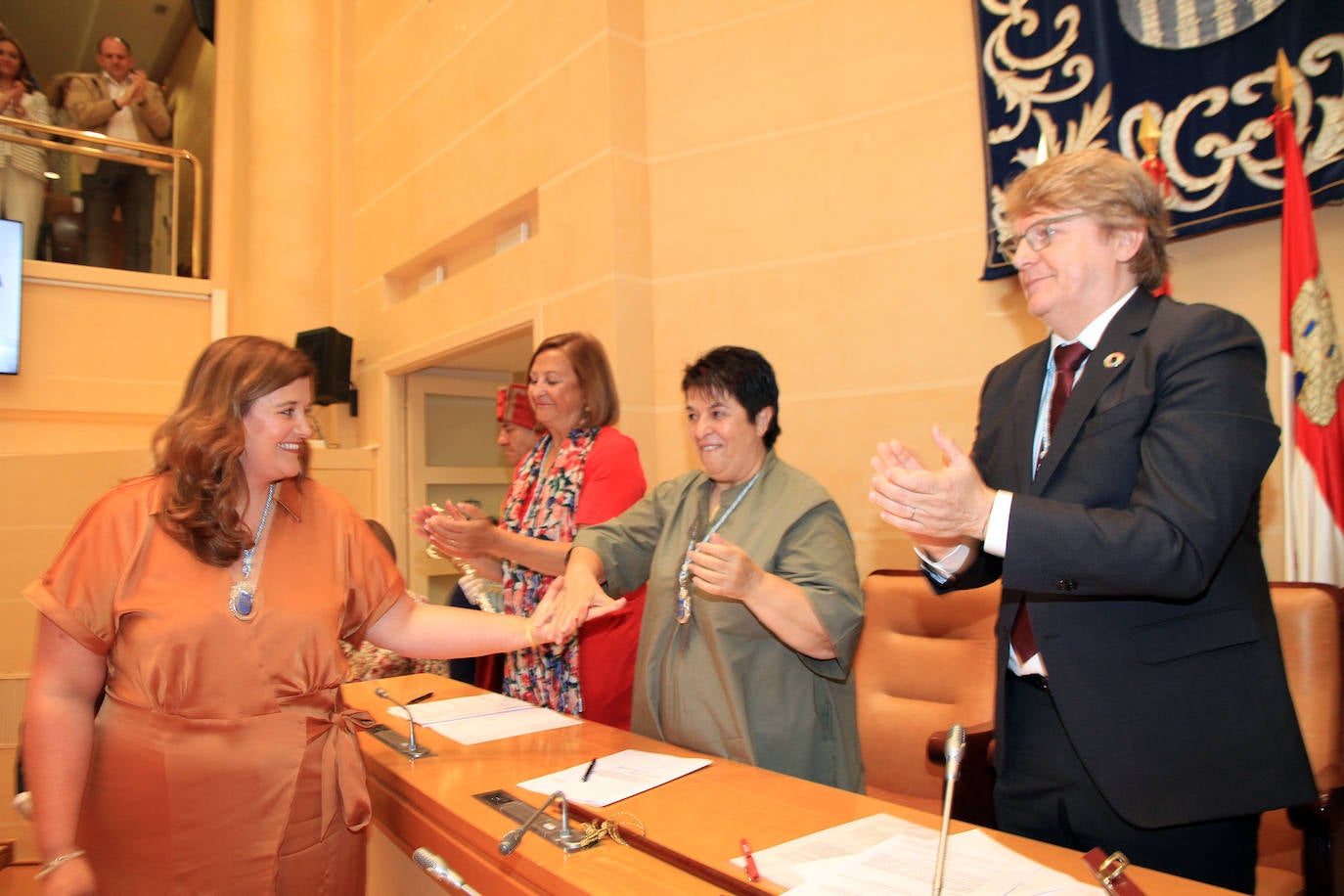 Pleno celebrado en el Ayuntamiento de Segovia para elegir como nueva alcaldesa a Clara Martín.