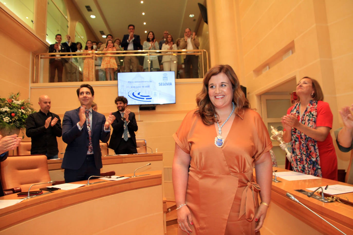 Pleno celebrado en el Ayuntamiento de Segovia para elegir como nueva alcaldesa a Clara Martín.