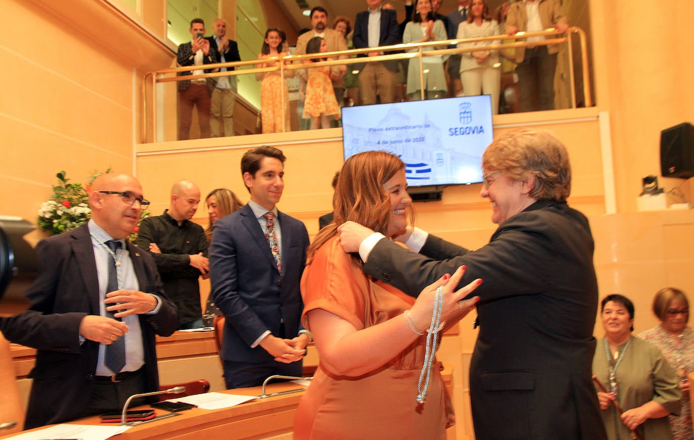 Pleno celebrado en el Ayuntamiento de Segovia para elegir como nueva alcaldesa a Clara Martín.