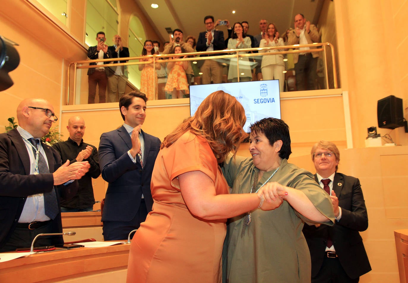 Pleno celebrado en el Ayuntamiento de Segovia para elegir como nueva alcaldesa a Clara Martín.