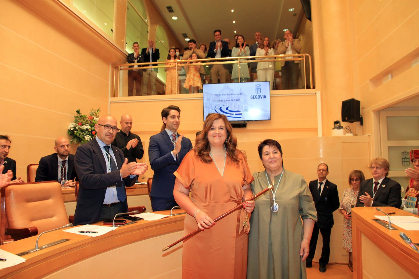 Pleno celebrado en el Ayuntamiento de Segovia para elegir como nueva alcaldesa a Clara Martín.