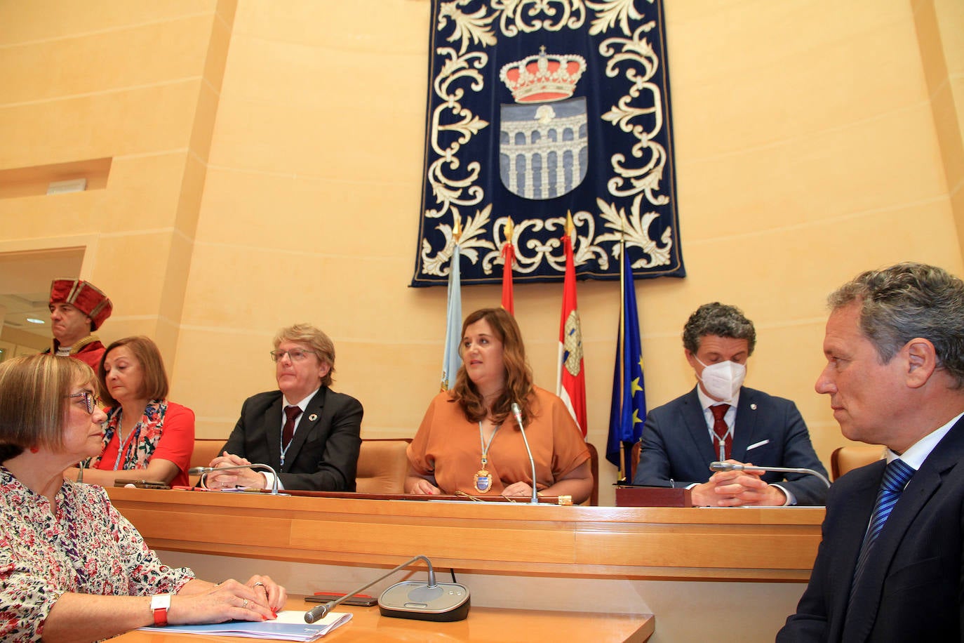 Pleno celebrado en el Ayuntamiento de Segovia para elegir como nueva alcaldesa a Clara Martín.