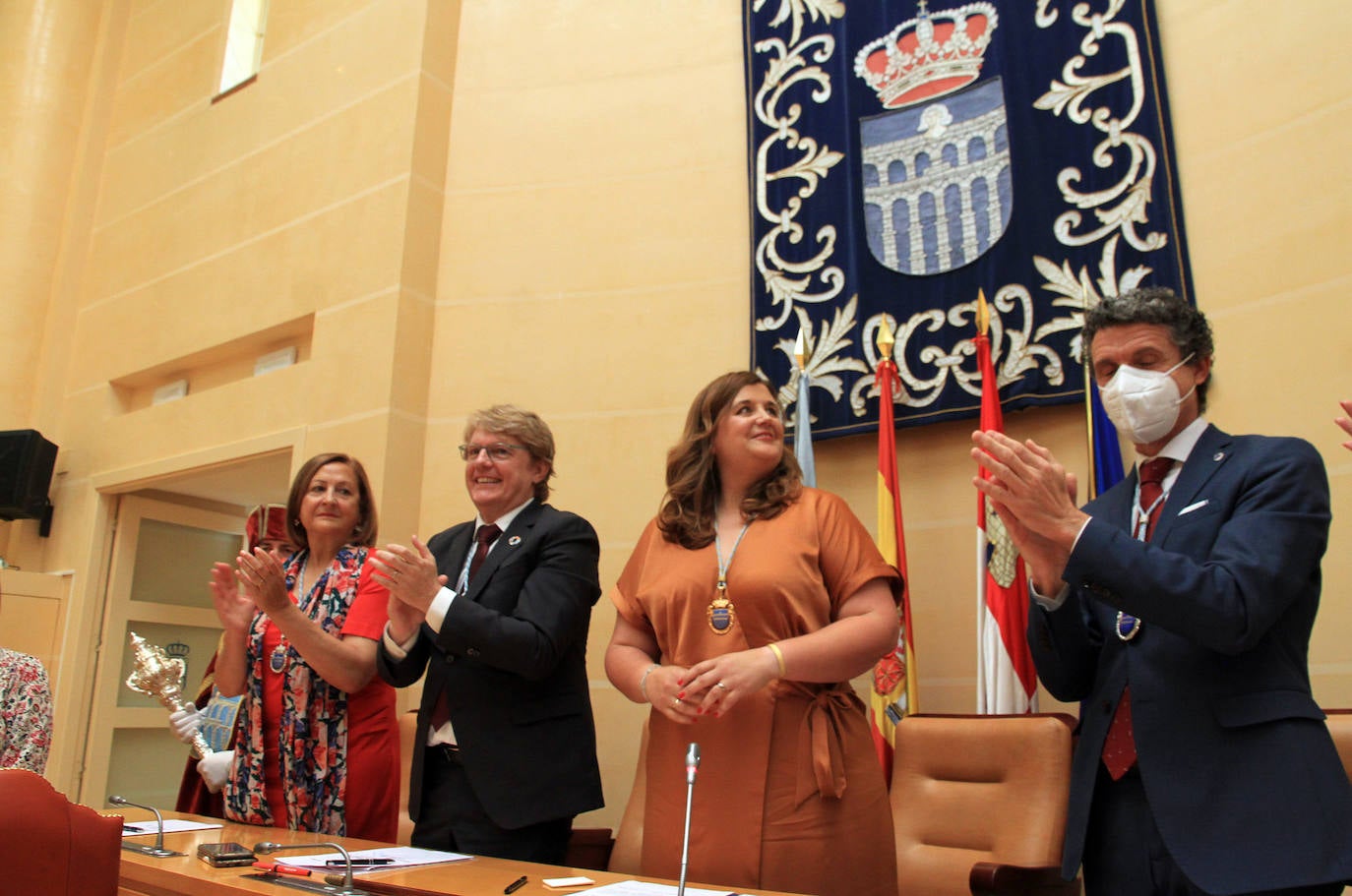 Pleno celebrado en el Ayuntamiento de Segovia para elegir como nueva alcaldesa a Clara Martín.