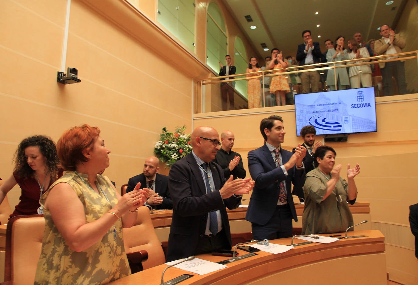 Pleno celebrado en el Ayuntamiento de Segovia para elegir como nueva alcaldesa a Clara Martín.