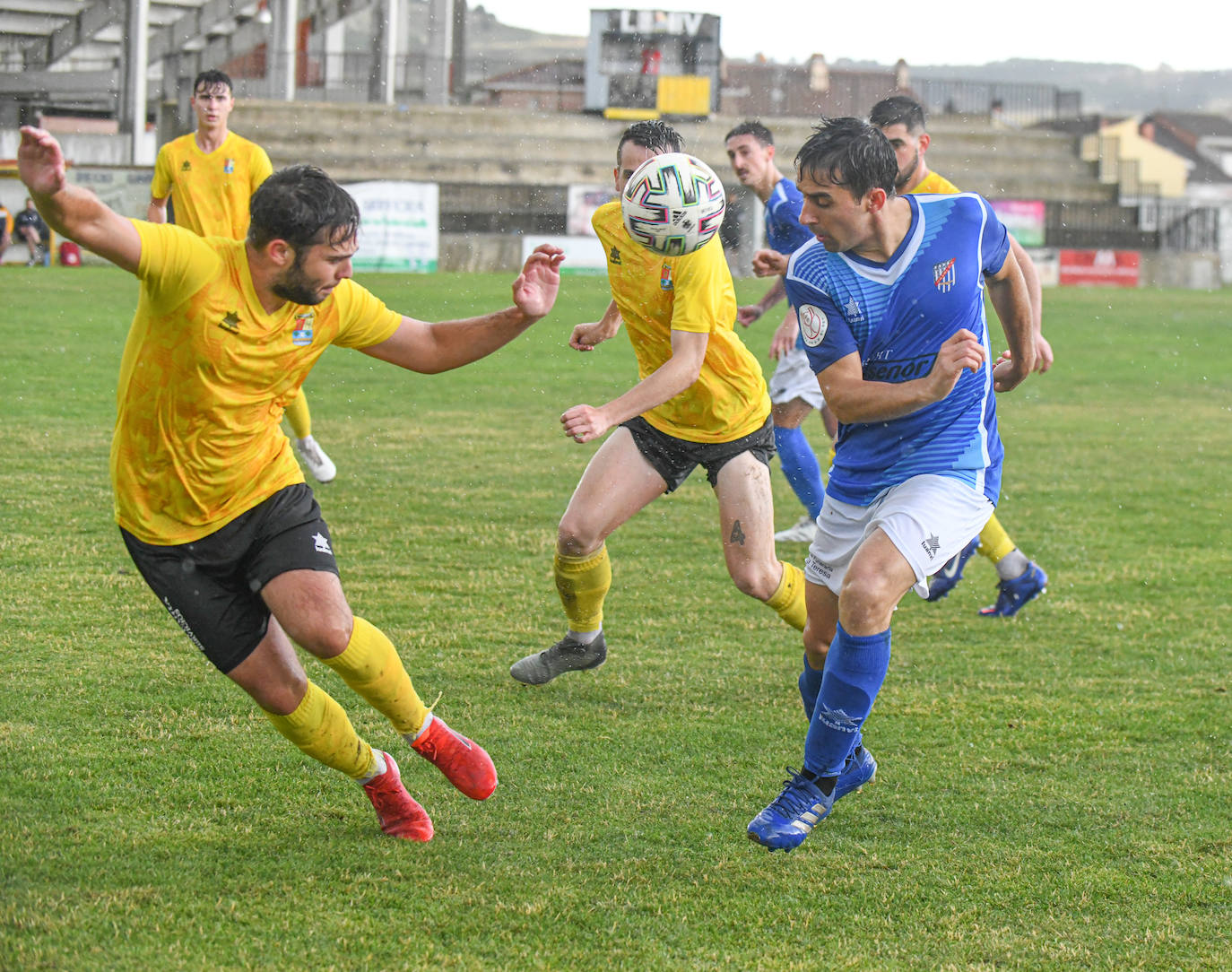 Fotos: Mojados 1-3 Unami