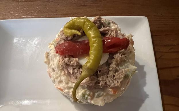 Ensaladilla rusa con pimiento de la Taberna La Zalamera 