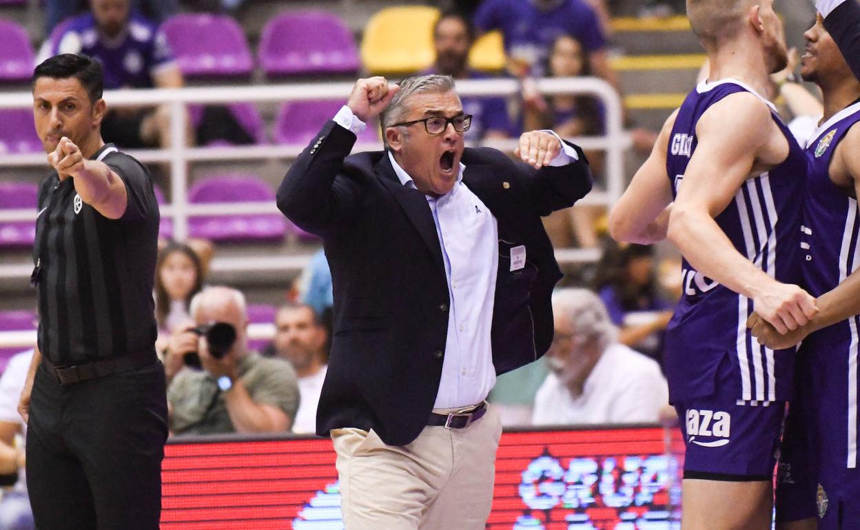 Paco García celebra, eufórico, el triunfo en el tercer partido. 