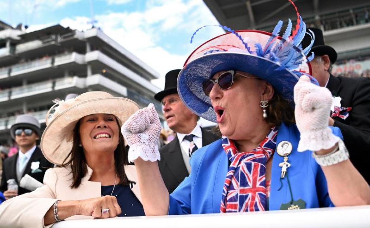 Asistentes al Hipódromo de Epsom Downs.