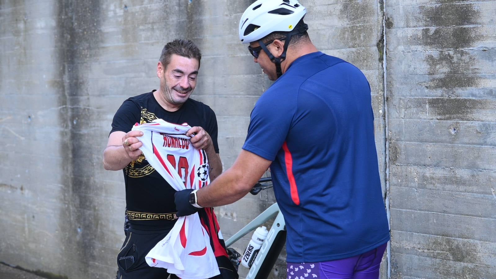 Fotos: Ronaldo inicia el Camino de Santiago como promesa por el ascenso del Real Valladolid