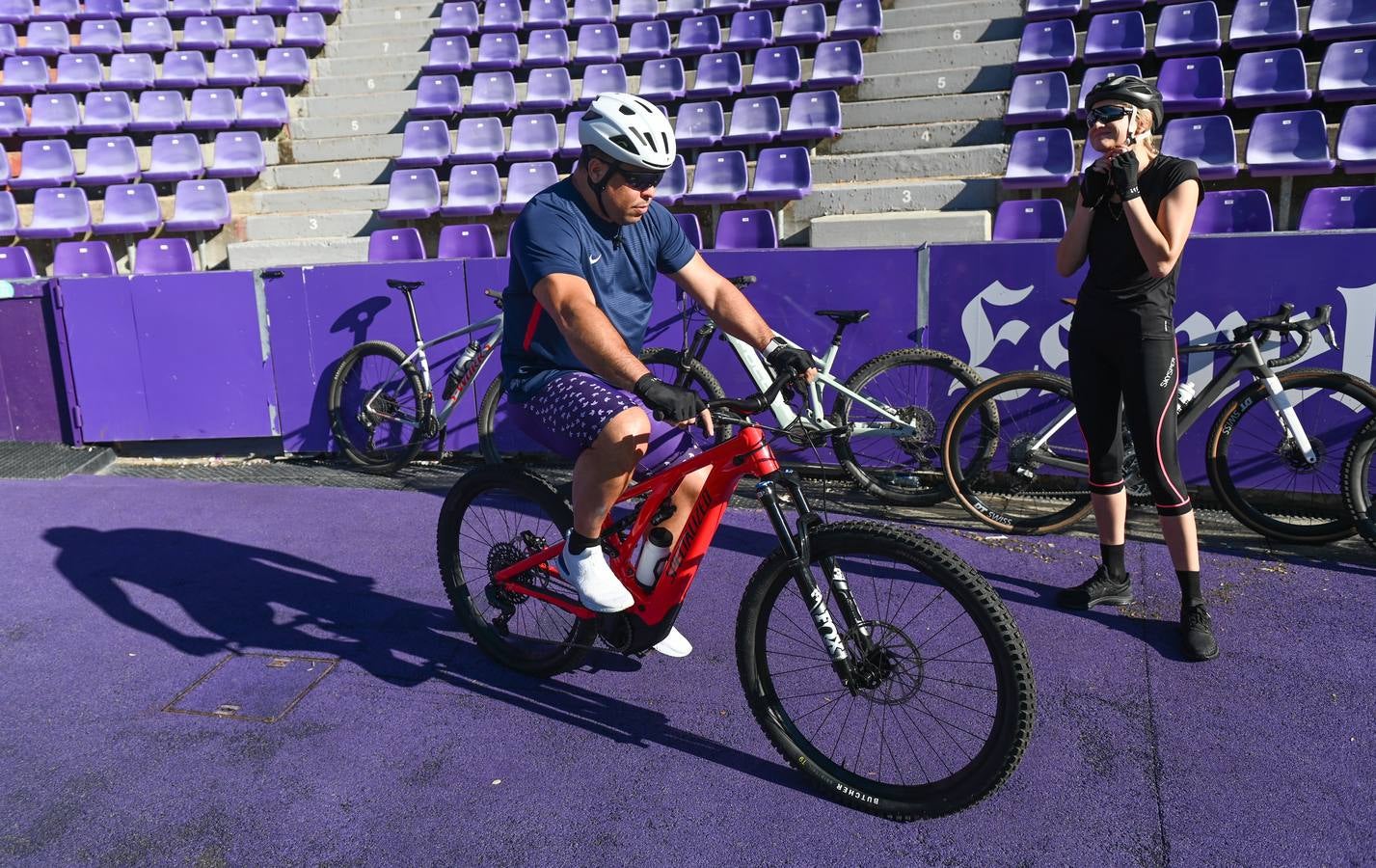 Fotos: Ronaldo inicia el Camino de Santiago como promesa por el ascenso del Real Valladolid